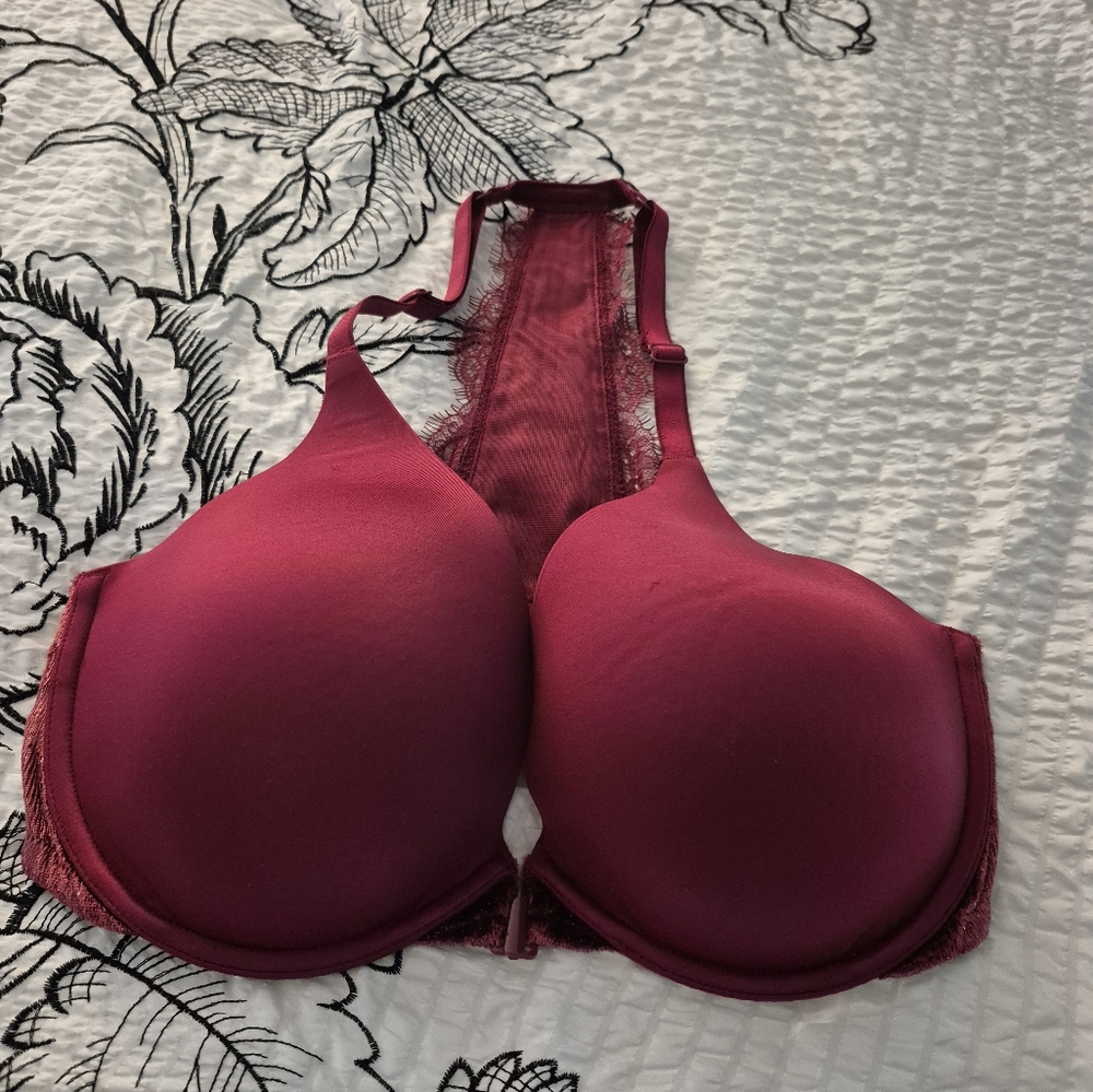 Victoria Secret Very Sexy Lightly Padded Plunge Red Contour Bra with Molded Cups